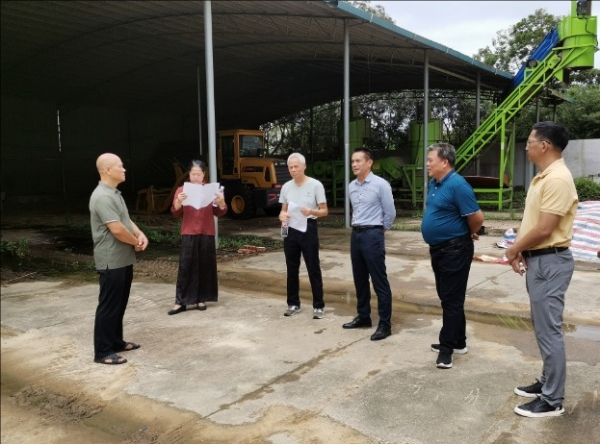 浦北：糖料蔗分步式机收示范项目高分通过专家验收